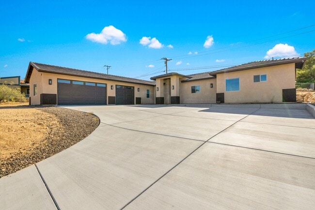 Building Photo - 7760 Arrowhead Dr