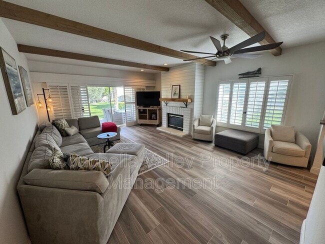 Photo - 289 Vista Royale Cir W