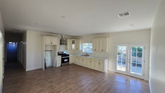 Photo - 6504 Tujunga Ave