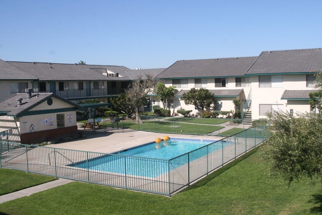 Photo - Lampson Village Apartments