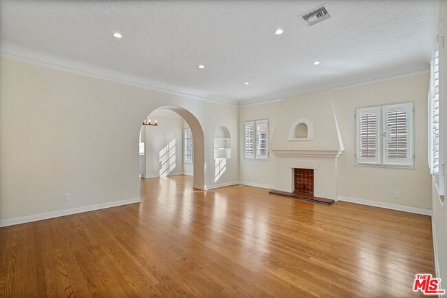 Photo - 1142 S Clark Dr Unit 3