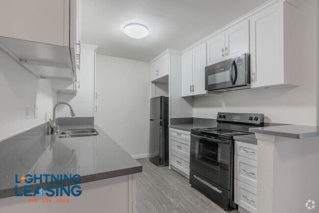 Building Photo - 8125 Langdon Ave Unit 6D Rental