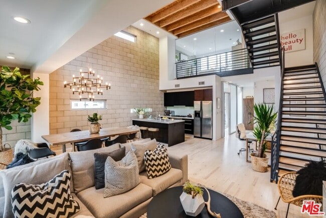 Photo - 3450 Cahuenga Blvd Unit 101