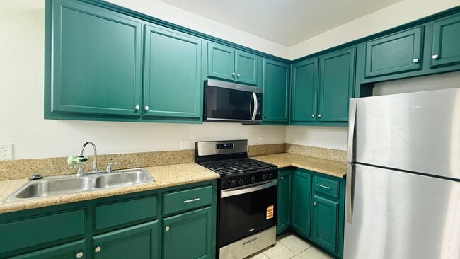 Photo - 4760 1/2 Lexington Ave Unit 4760 Half