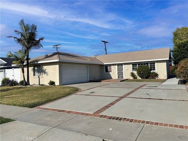 Photo - 14332 Thunderbird Cir House