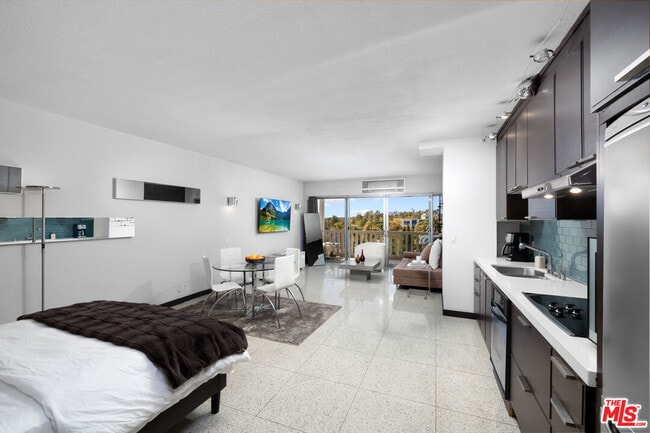 Photo - 999 N Doheny Dr Unit 611