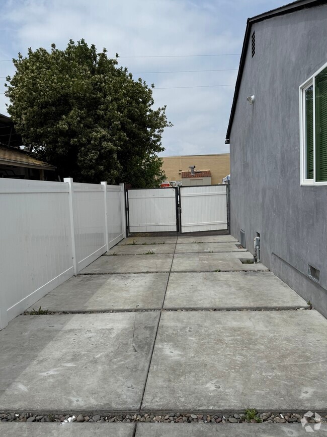 Building Photo - 6716 Etiwanda Ave Rental
