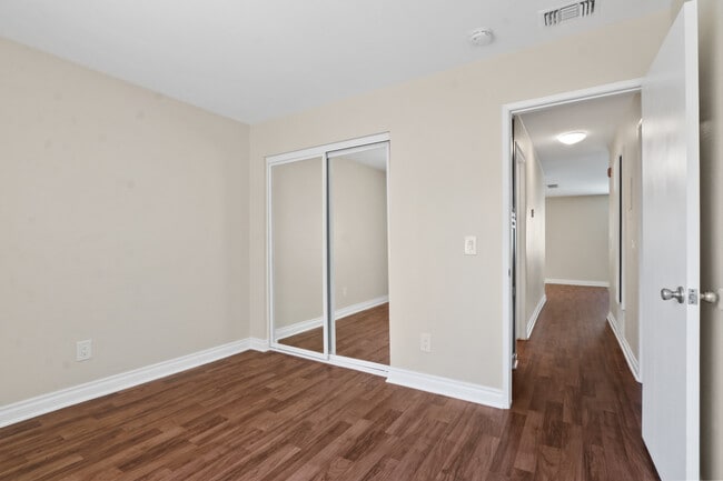 Photo - Emerald Court Apartments