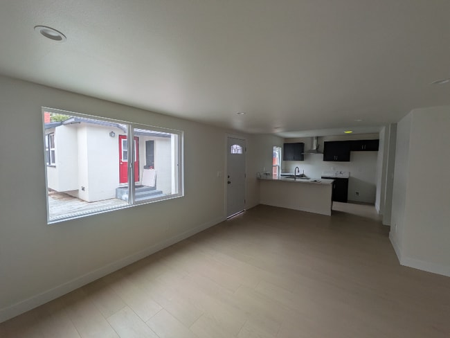 Photo - 6164 Ibbetson Ave