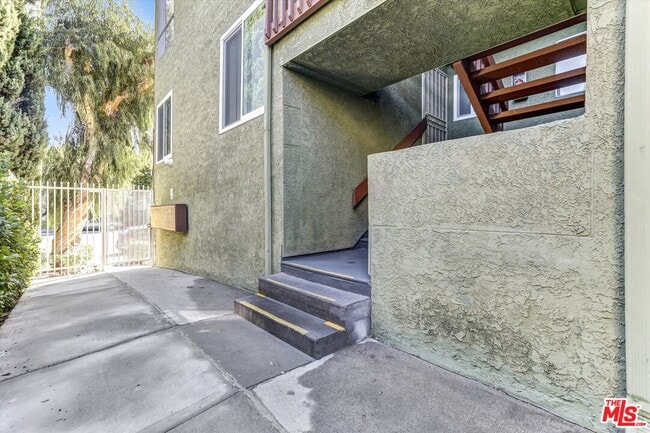 Photo - 6155 Reseda Blvd Unit 4