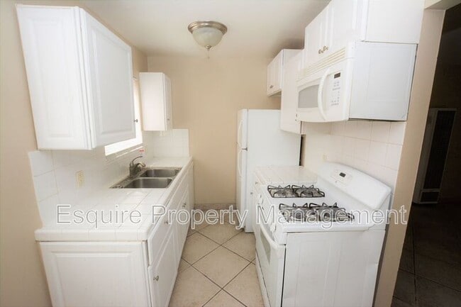 Photo - 154 E C St Unit #D