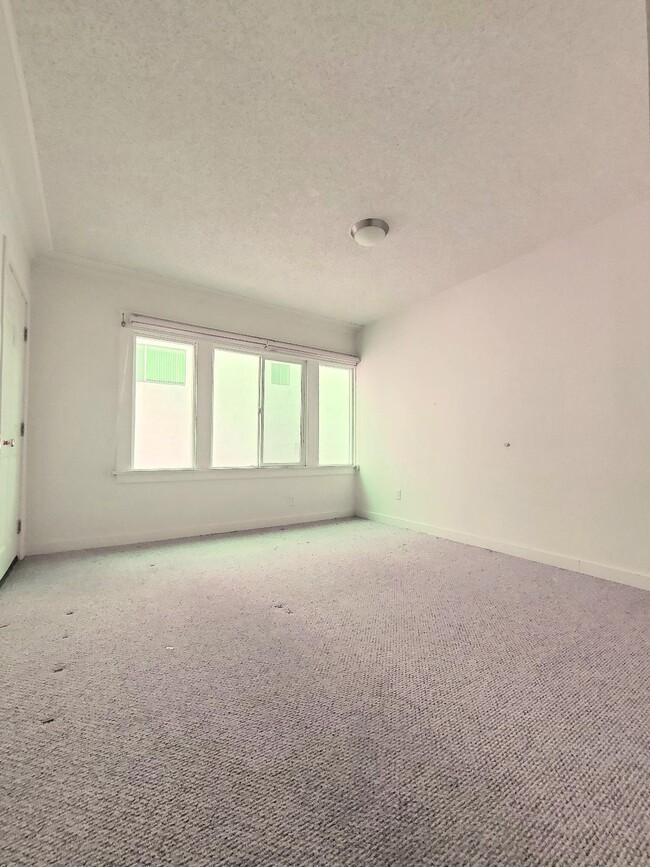 Bedroom 1 - 960 S Kingsley Dr Unit 960