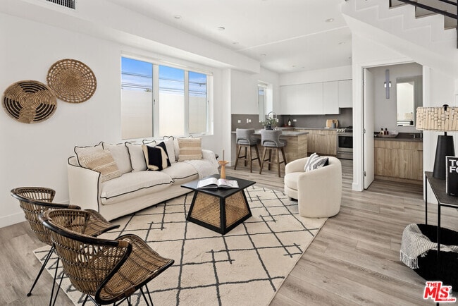 Building Photo - 4916 1/2 S Centinela Ave Rental