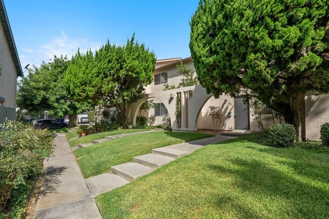 Building Photo - Welcome to this beautiful home in the high...