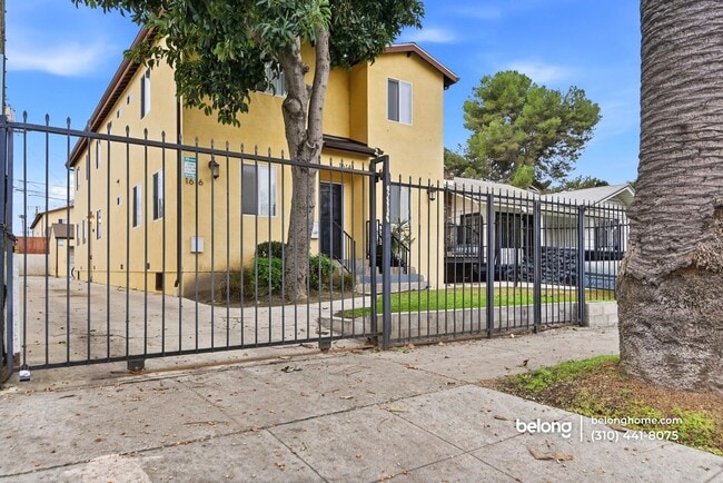 Photo - 1614 W 39th Pl