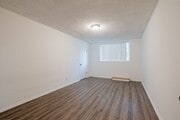 Photo - Spacious 1 bed 1 bath apartment in Santa Monica! Unit 808E Princeton St
