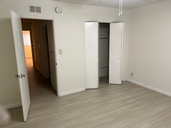 Photo - 412 N Louise St