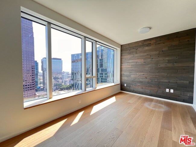 Building Photo - 889 Francisco St Unit 2007