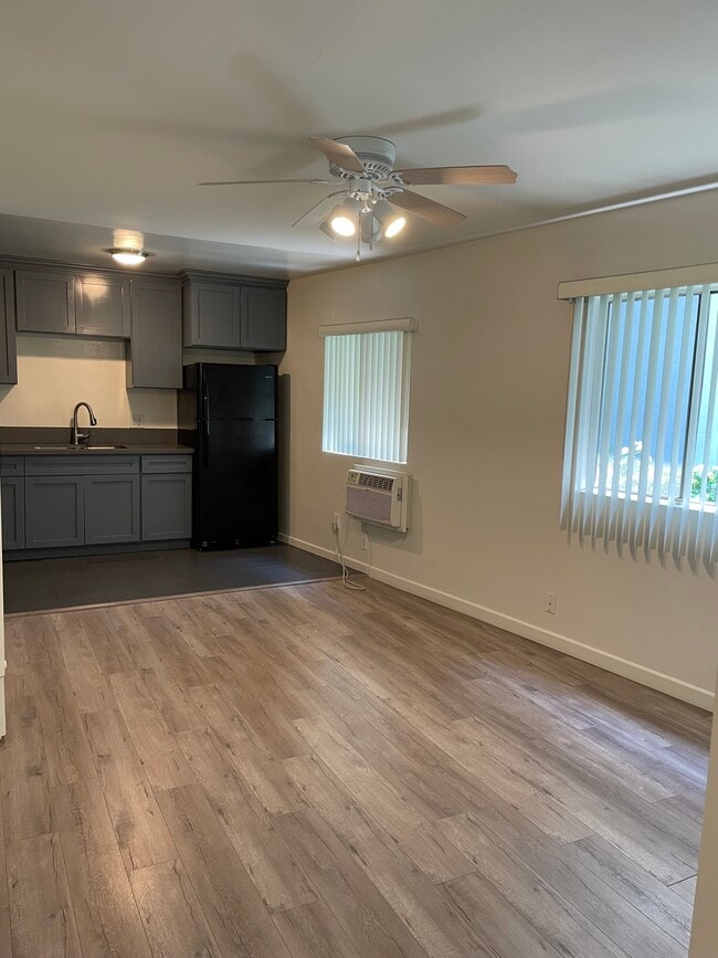 Photo - Westwood Plaza Apartments