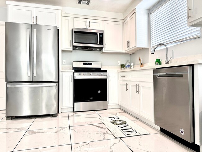 Photo - 232 E 27th St Unit 000