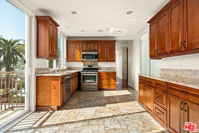 Photo - 632 Kings Rd Unit 302