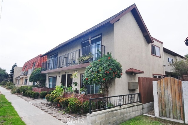 Building Photo - 3710 Del Amo Blvd