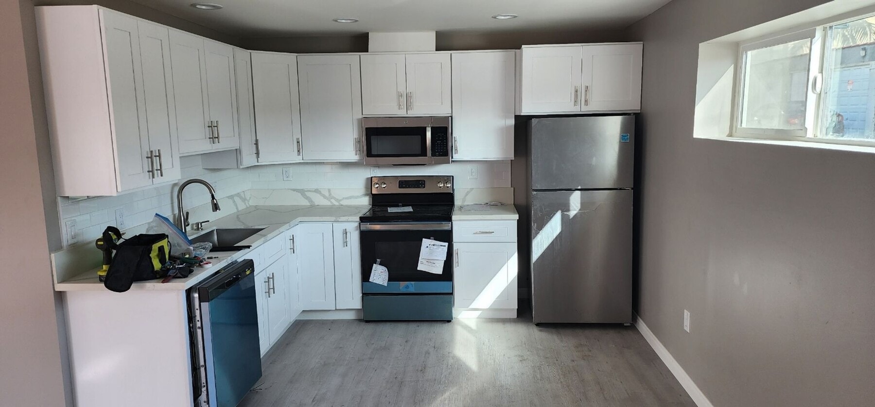 FANTASTIC 1 BEDROOM WITH OPEN FLOORPLAN FO... - FANTASTIC 1 BEDROOM WITH OPEN FLOORPLAN FO... Unit ONE TIME RENTAL