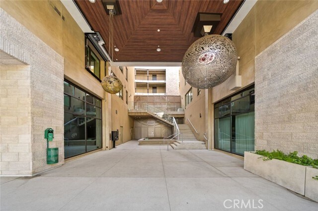 Photo - 709 E Walnut St Unit 219