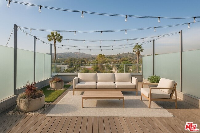 Building Photo - 5750 Hollywood Blvd Unit 737 Rental