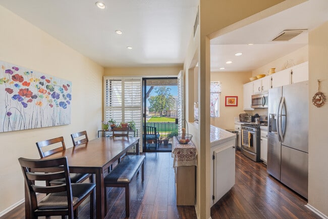 Photo - 7211 Cozycroft Ave
