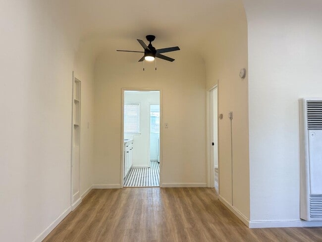 Photo - 810 E Chevy Chase Dr