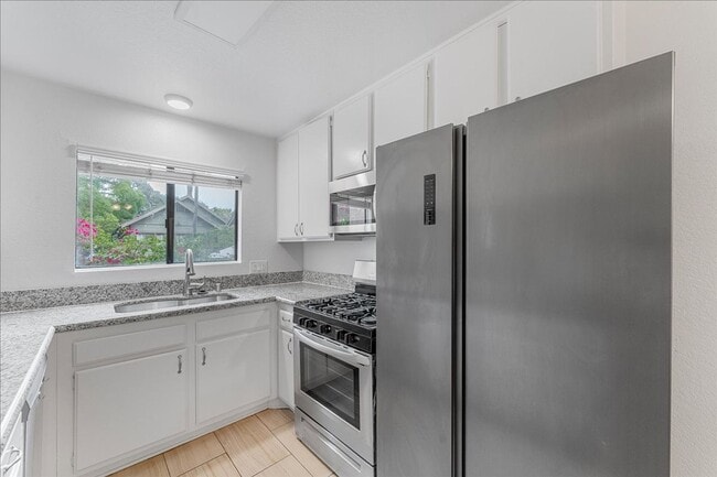 Photo - 144 N Michigan Ave Unit 06