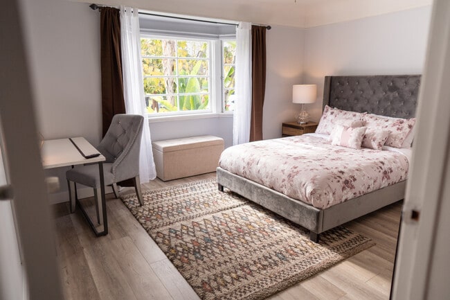 Photo - 10857 Kling St