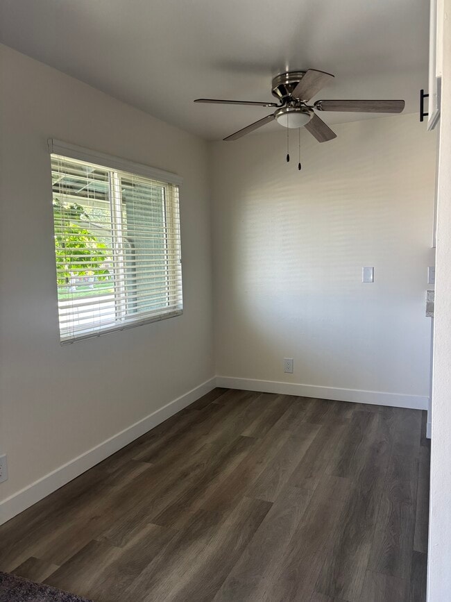 #017 Dining Room - Parc Mountain View Apartments