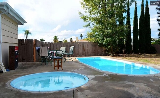 Photo - 4 Bedroom w/ POOL and Huge yard!