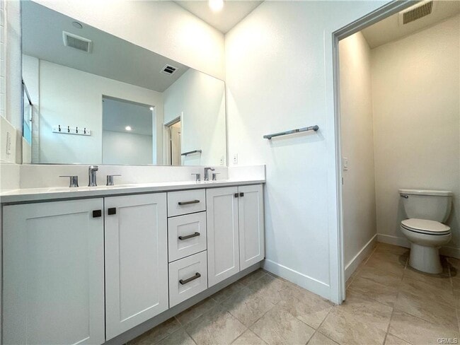 Building Photo - 1645 W Lincoln Ave