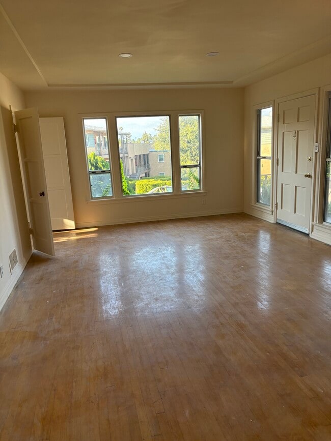 Building Photo - 5631 Edgemar Ave Unit 5631 Edgemar Ave