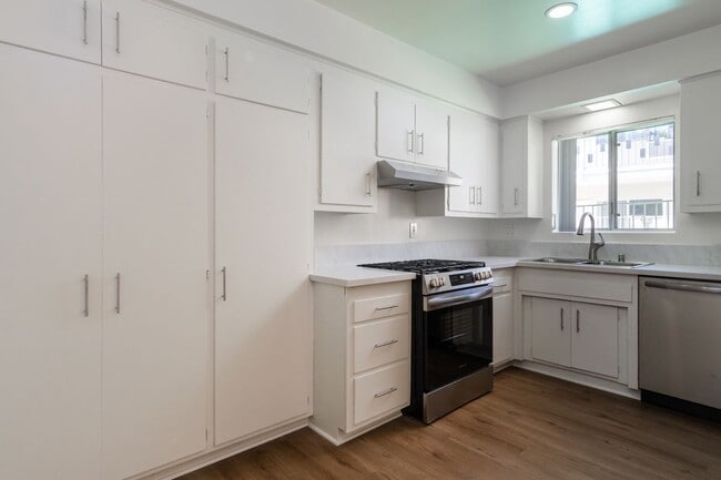 Photo - 4653 Fulton Ave Unit 2