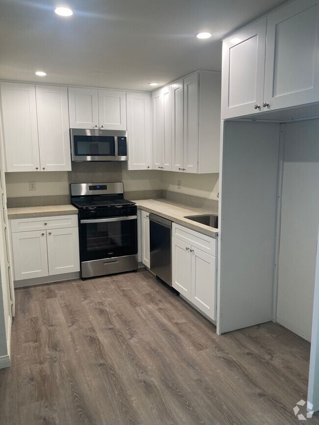 Building Photo - 2 story 2 bed, 1 1/2 bath Monticello Condo