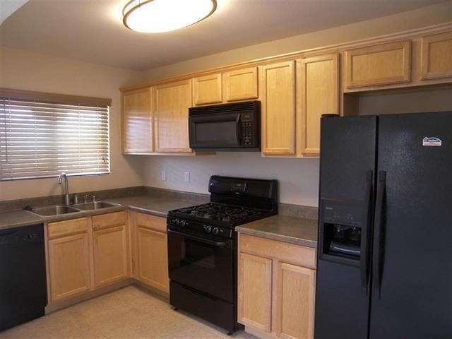 Building Photo - 312 J Ave Unit #67