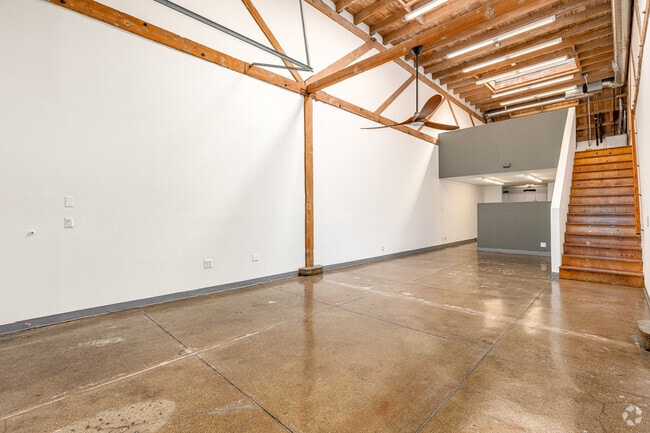 Interior Photo - 805 E. 7th St.