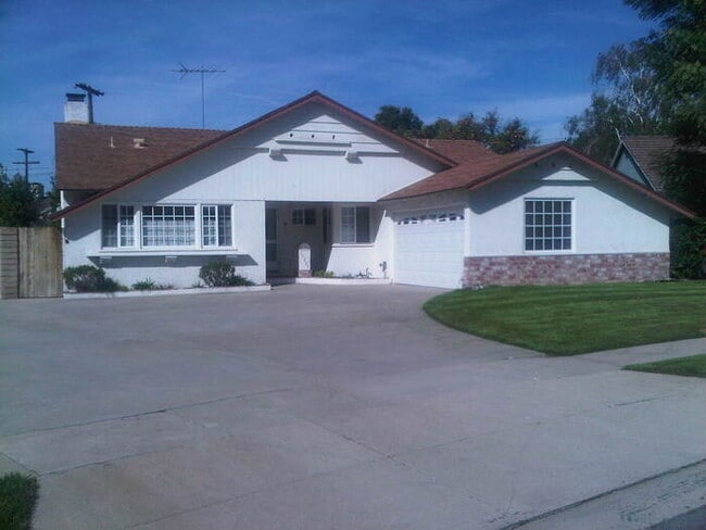 Building Photo - Beautiful Pool & Spa Home for Lease in Northridge – **$500 Lease Signing Bonus off 1st mo. Rent**
