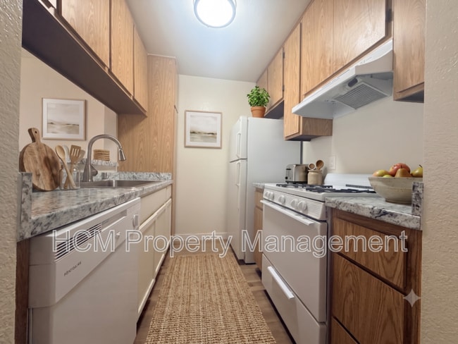 Photo - 10418 Scoville Ave