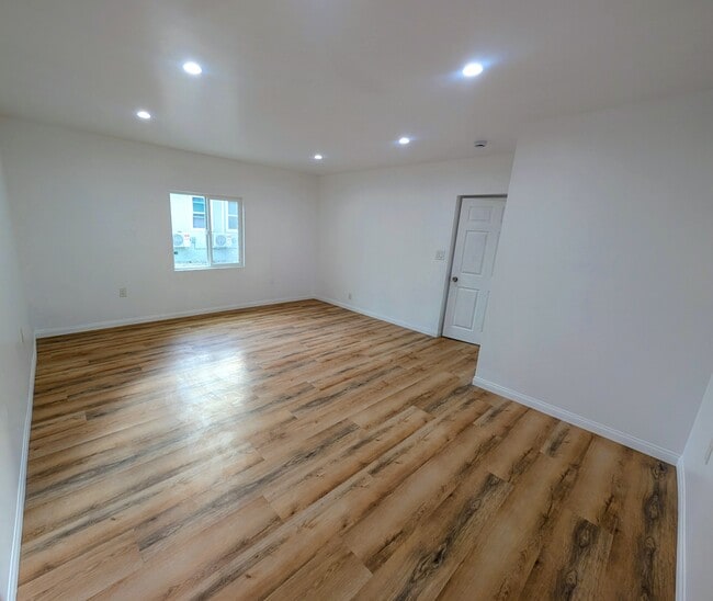 Photo - 2125 Carmona Ave