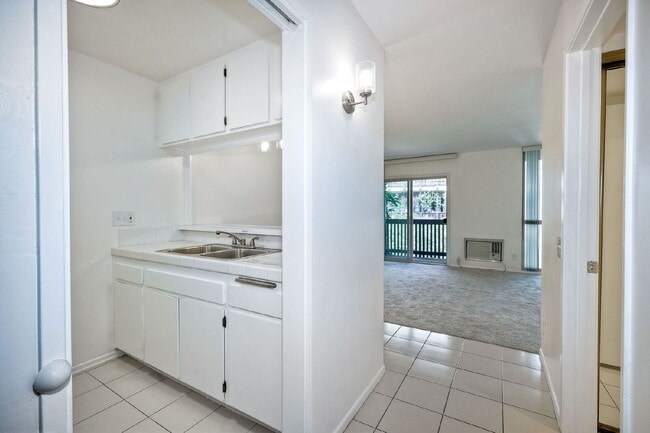 Discover The Bluffs of Fashion Valley and ... - Discover The Bluffs of Fashion Valley and ... Apartment Unit 305