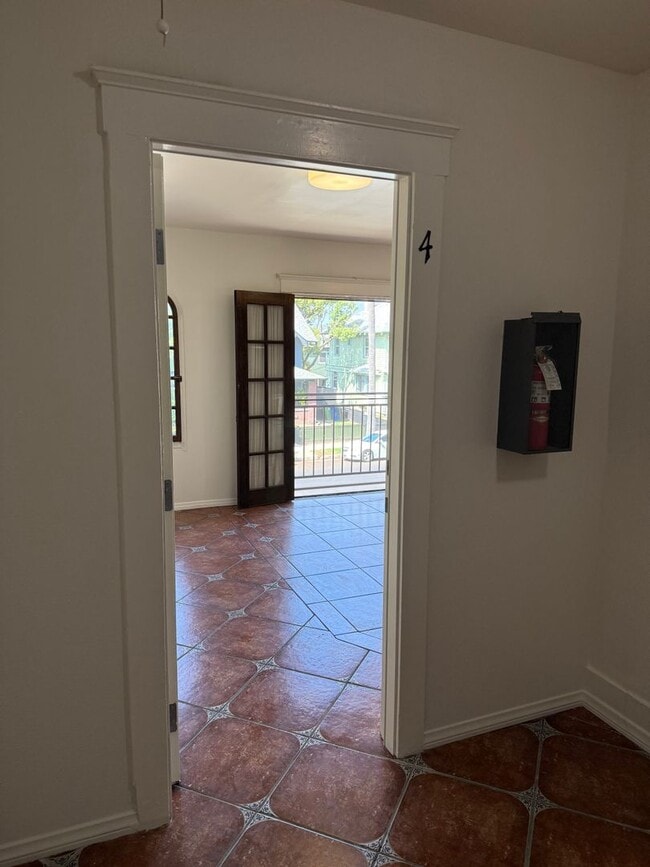 Photo - 2646 Kenwood Ave Unit 2646 Kenwood Ave #4