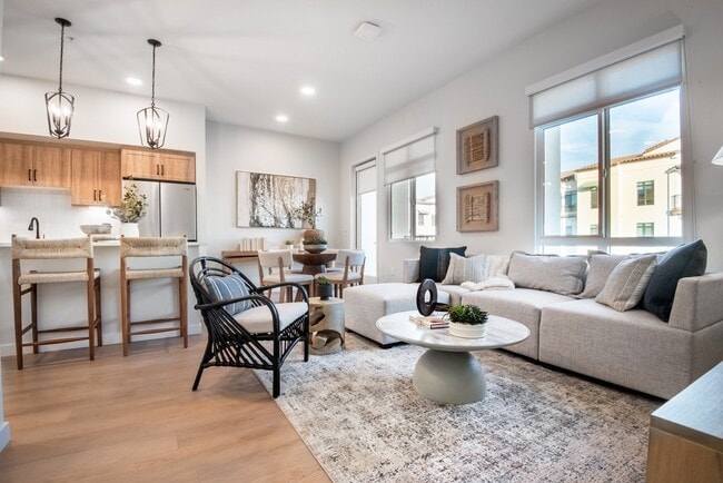 1BR, 1BA - 682SF - Living Room/Dining Room - Solana Winchester Hills