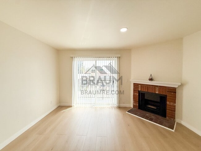Photo - 11839 Burbank Blvd Unit 1