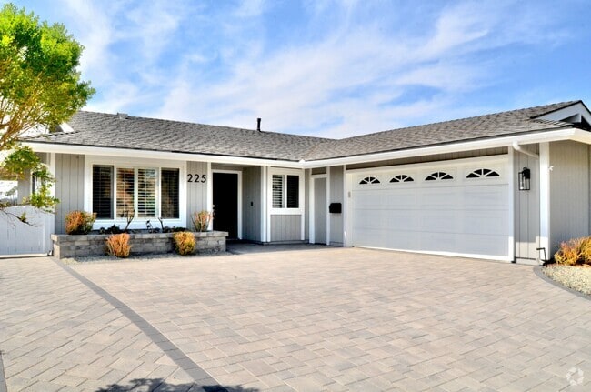 Building Photo - 225 Via San Andreas Rental