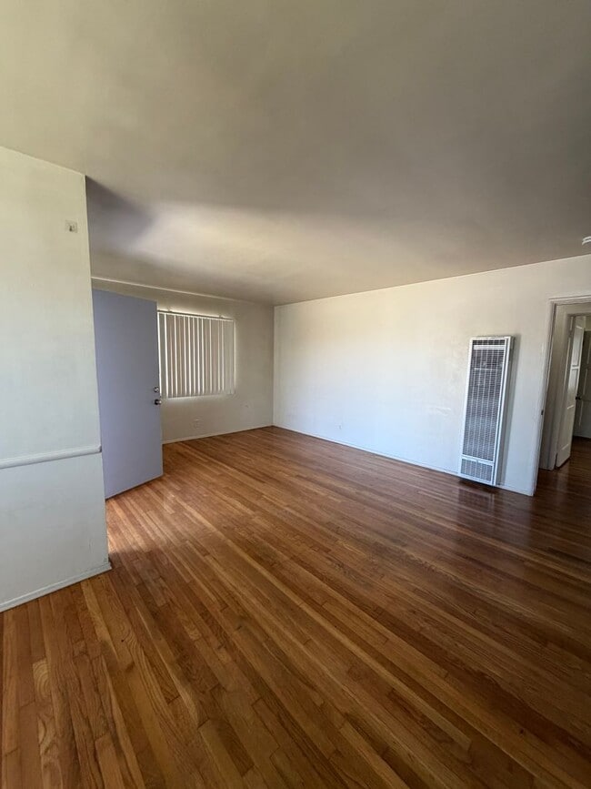 Photo - Bayon LLC Unit Budlong APT A